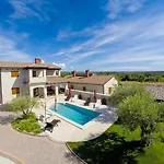 Villa Lory