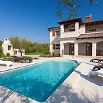 Villa Lory