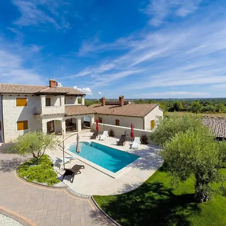 Villa Lory