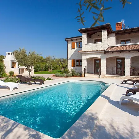Villa Lory