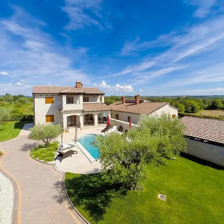 Villa Lory