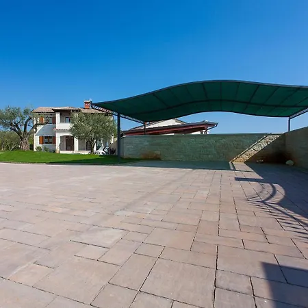 Villa Lory